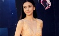 Angelababy裸色拖地长裙甜美优雅 透视装小露酥胸