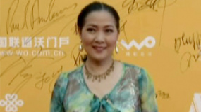 沈丹萍綠衣白裙輕紗曼妙 “百花影后”顯成熟風(fēng)韻