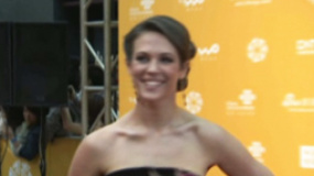 法国eci公司代表亮相红毯 黄璐斜肩小露婀娜性感