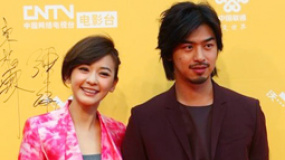 陈柏霖帅酷亮相潮范十足 陈意涵桃红短裙娇俏可人