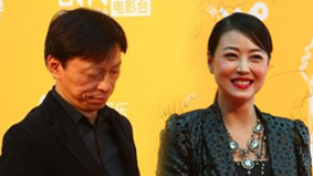 张朝阳低调亮相红毯 周海媚“全黑系”展御姐气场