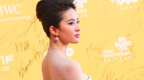 《最后的战争》剧组登场 刘亦菲水蓝礼服仙气十足