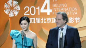 《华尔街》导演斯通推荐影片 称赞范冰冰性感迷人