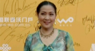 沈丹萍綠衣白裙輕紗曼妙 “百花影后”顯成熟風(fēng)韻