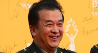 黃宏攜八一廠主創(chuàng)紅毯亮相 《風(fēng)云1927》氣勢十足