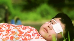 行定勛《圓桌》中文預(yù)告 蘆田愛(ài)菜“成長(zhǎng)的煩惱”
