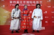 蒙古影片主创穿民族服饰个性亮相 挥手示意观众