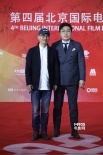 《素媛》主創(chuàng)亮相 導演李浚益笑容滿面頗具自信