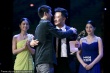 《中国合伙人》摘“最佳编剧奖” 黄海波遭熊抱