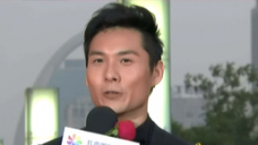 《爸妈不在家》导演陈哲艺走红毯 夫人亲自作陪