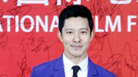 立威廉“绅士范”亮相红毯 风度翩翩尽显暖男气质