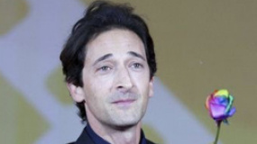 亚德里安·布劳迪帅气亮相 点评冯小刚调侃成龙