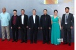 《卒迹》剧组齐登百合奖红毯 笑容灿烂面露喜气