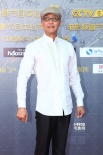 演员吴刚亮相红毯着白衬衫 笑容满面神采奕奕