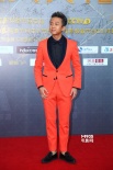 “中国合伙人”受关注 邓超橘色西装成全场焦点