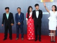 《甘南情歌》主創(chuàng)亮相紅毯 李槐龍微笑揮手致意