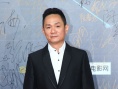 果静林西装革履现身红毯 稳重有范儿显熟男魅力