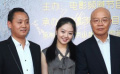 高軍攜《鈔票飛》劇組亮相 新式抗戰(zhàn)片引人注目
