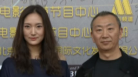 入圍影片《鐵槍金喉》劇組亮相 人數(shù)眾多氣勢(shì)強(qiáng)