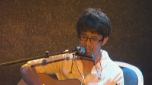 民谣歌手莫西子诗吉他弹唱 歌声清灵唯美动人