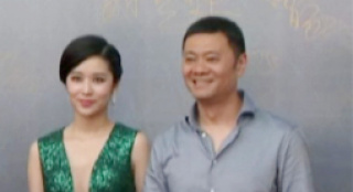 王競(jìng)領(lǐng)銜《大明劫》劇組亮相 再戰(zhàn)百合步調(diào)輕松