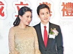 甄子丹豪门小姨子汪圆圆孕后首现 怀女儿身材升级
