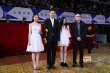 《狗十三》剧组主创亮相 果静林牵两美女黑白配