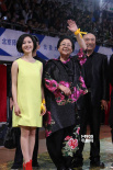 老戲骨斯琴高娃亮相 心情大靚頻揮手顯和藹可親