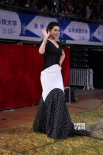 “愛情公寓”女星趙文琪亮相 黑白波點個性十足