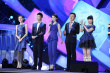李蜜带大学生主持团亮相 青春洋溢现场气氛热烈