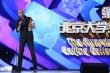 管虎斩获最受欢迎导演奖 登台致词态度谦虚感恩