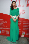 昔日“潘金蓮”王思懿亮相后臺(tái) 綠色長(zhǎng)裙奪眼球