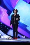 导演宁瀛代姐姐领奖 手指划伤张家辉送纸巾贴心