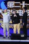 葛优、冯小刚同亮相颁奖现场 好友搭档默契发言