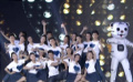 大學(xué)生頒獎(jiǎng)團(tuán)亮相青春無(wú)敵 “心”從天降創(chuàng)意足