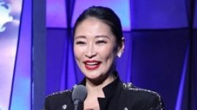 《说说美丽世界》获评委会大奖 梁静自称“疯婆”