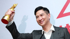 张家辉获最佳男主角 笑称自己像大学生一样优秀