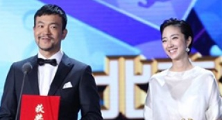 刁亦男凭“白焰”获最佳导演 桂纶镁开奖廖凡代领