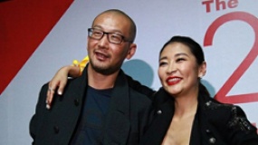 管虎摘大影节最受欢迎导演 称拍片不向市场低头