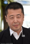 评审团亮相室外发布会 贾樟柯戴黑超帅气现身