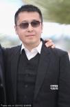 评审团亮相室外发布会 贾樟柯戴黑超帅气现身