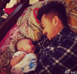 王学兵有爱亲子照曝光 三婚娇妻出镜童颜靓丽