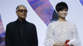 李宇春大秀英文頒發(fā)最佳短片獎 《雷迪》勝出斬獲