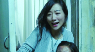 韩雪鏖战片场玩心跳 朱雨辰拍恐怖片吓到睡不着