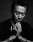 吳秀波大叔變搖滾型男 紋身夸張英倫范兒十足