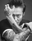 吳秀波大叔變搖滾型男 紋身夸張英倫范兒十足