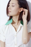 車曉夏日寫真似清純少女 白裙優(yōu)雅自在享受陽(yáng)光