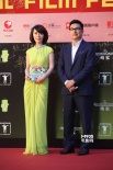 “中国好爸爸”王岳伦出场 车永莉黄色长裙迷人