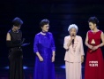 《舞台姐妹》两主演登台 谢芳深情表白电影挚爱