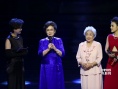 《舞台姐妹》两主演登台 谢芳深情表白电影挚爱